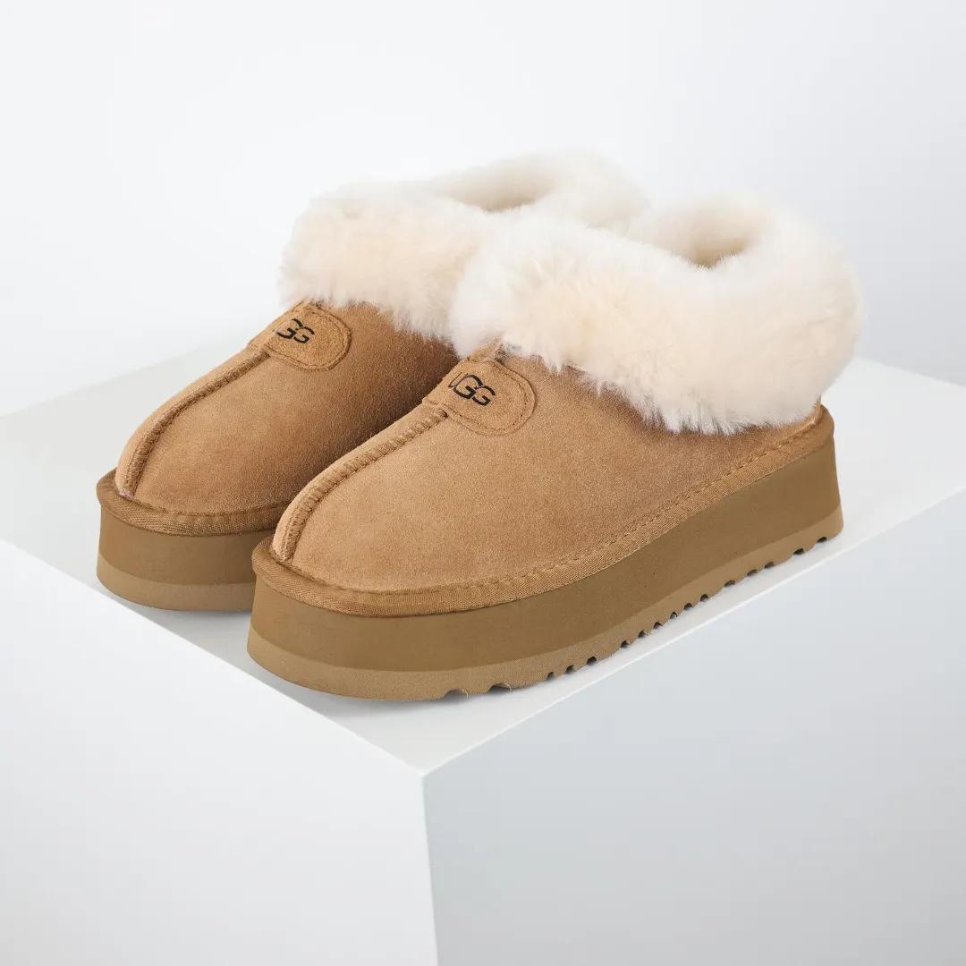 Pick up locally 💰460, the core recommendation is good price E4 UGG Tazite thick-soled autumn and winter sheep fur integrated snow boots, Xiaohongshu hot style, Henan Longfeng leather production, cashmere insoles, keeping warm in winter, and a very suitable choice for home use. In the new year, uug launched a style series, which is partially biased towards the preferences of young consumers, and has also been at the forefront of fashion trends. The material of the shoe body is UGGPURE™ implanted wool insole. Lightweight, non-slip and comfortable rubber outsole. With brand LOGO and complete packaging. Size: 35 36 37 38 39 40. It is recommended to choose one size larger.